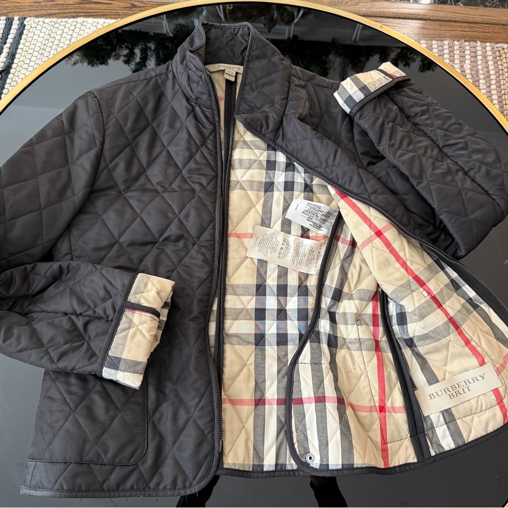 Burberry Quilted black Jacket with plaid Check Lining and zipper